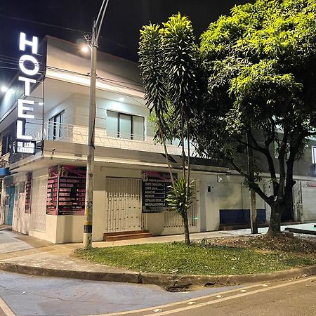 Hotel De Leon Estadio เมเดยิน ภายนอก รูปภาพ