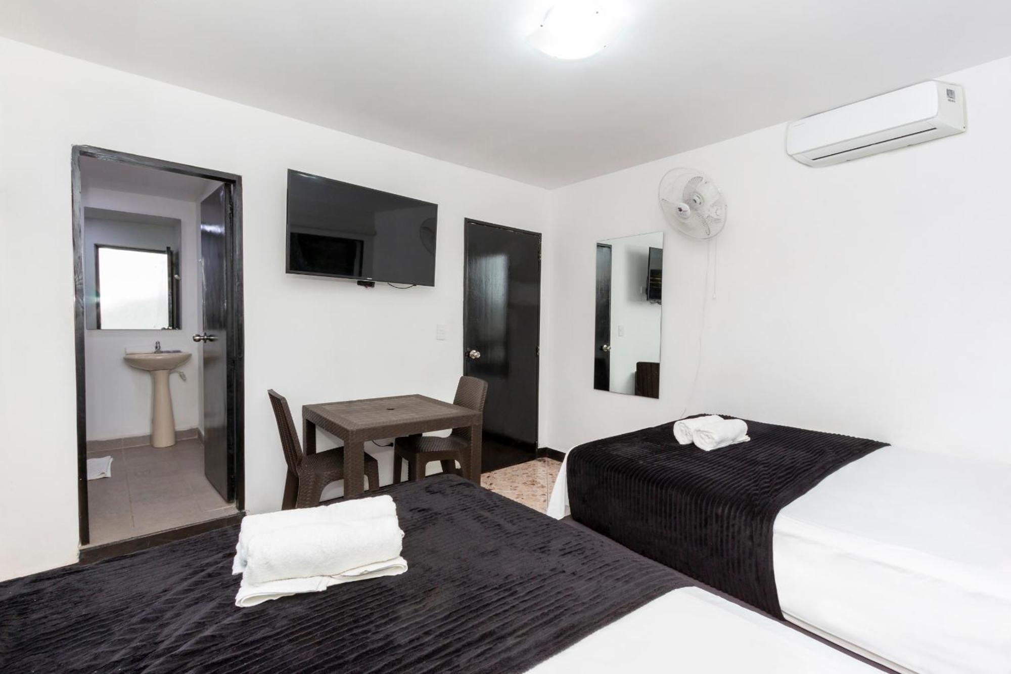 Hotel De Leon Estadio เมเดยิน ภายนอก รูปภาพ