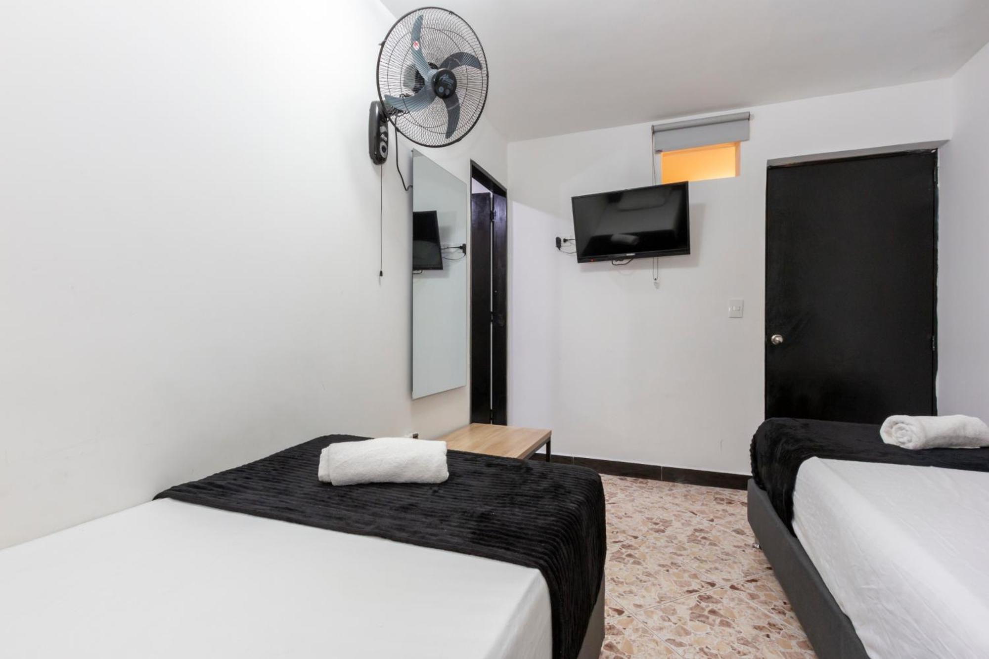Hotel De Leon Estadio เมเดยิน ภายนอก รูปภาพ