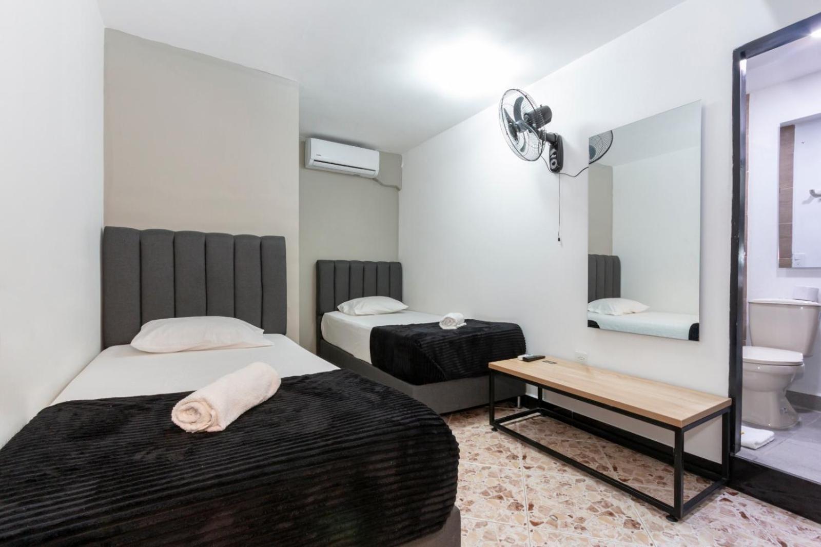 Hotel De Leon Estadio เมเดยิน ภายนอก รูปภาพ