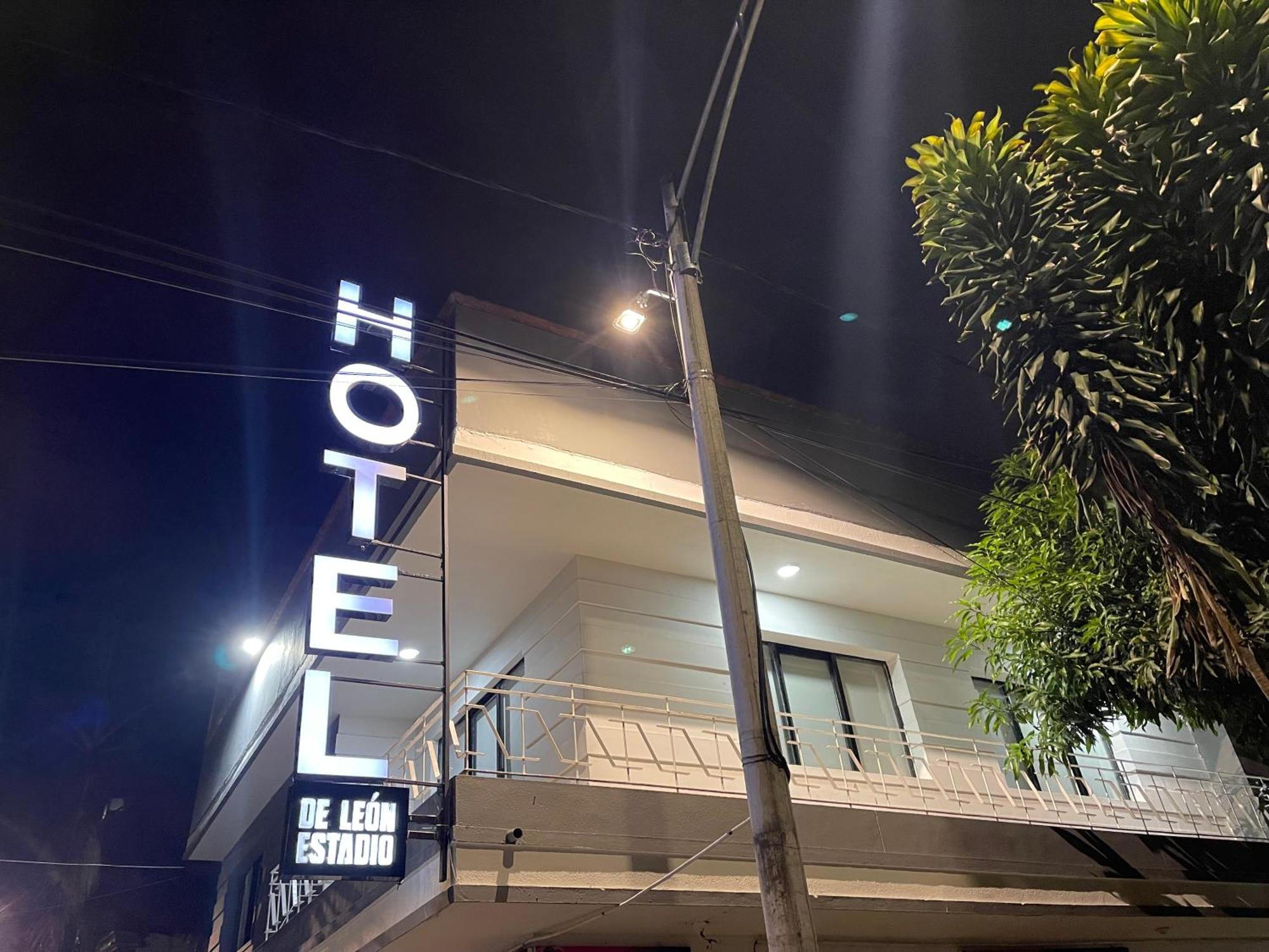 Hotel De Leon Estadio เมเดยิน ภายนอก รูปภาพ