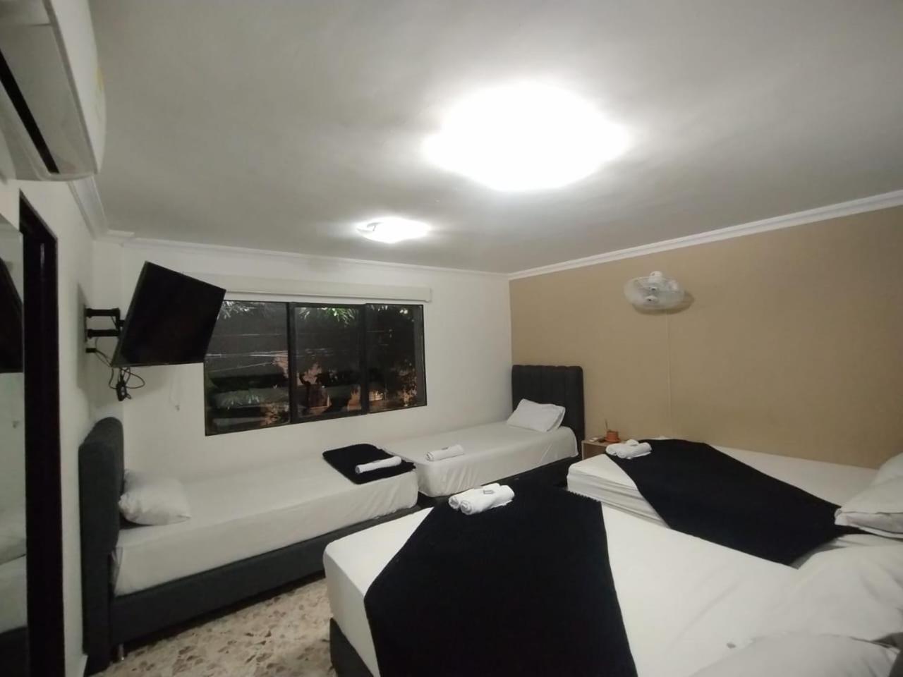 Hotel De Leon Estadio เมเดยิน ภายนอก รูปภาพ